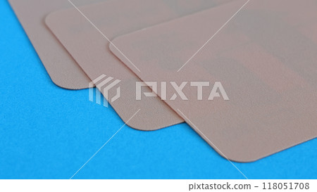 Image of an external patch used to treat muscle pain, back pain, and other pains. 118051708