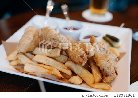 Fish and chips 118051961