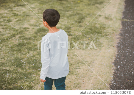 child, kid, younger 118053078