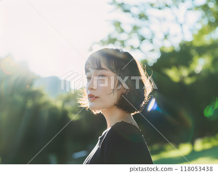 Asian woman bathed in soft sunlight Asian woman bathed in soft sunlight 118053438