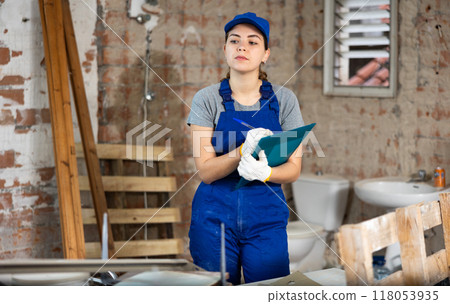 Woman architect taking notes on construction site 118053935