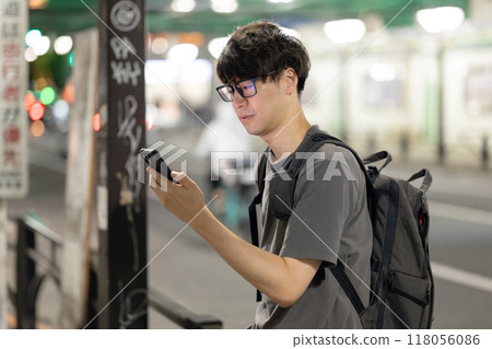 有智能手機的男人 118056086