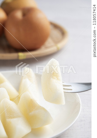 Peeled pear Peeled pear 118057414