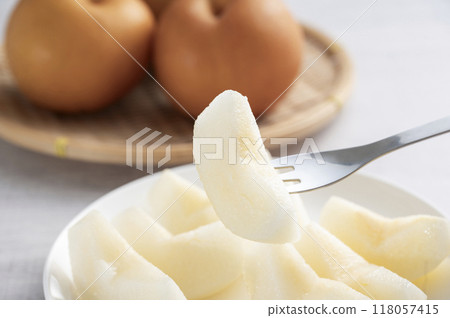 Peeled pear Peeled pear 118057415