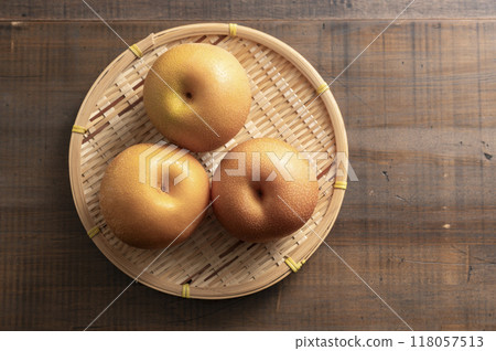 Pears in a colander Pears in a colander 118057513