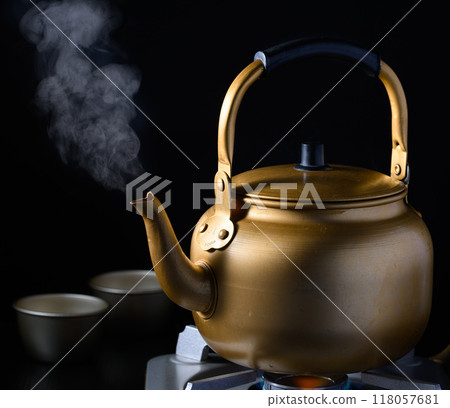 Old kettle (Old kettle) Boiling water Old kettle (Old kettle) Boiling water 118057681