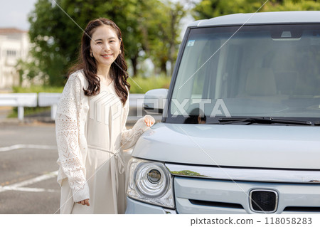 Light cars and young women 118058283