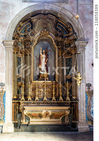 Interior of Igreja de Sao Juliao, St. Julian's Church in Setubal 118058389