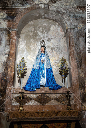 Setubal, Portugal - Feb 29, 2024: Interior of the San Sebastiao Catholic Church in Setubal, Portugal 118058397