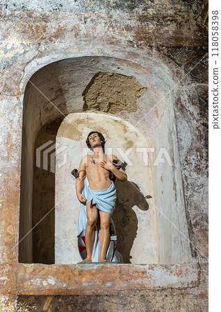 Setubal, Portugal - Feb 29, 2024: Interior of the San Sebastiao Catholic Church in Setubal, Portugal 118058398
