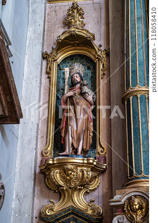 Setubal, Portugal - Feb 29, 2024: Interior of the San Sebastiao Catholic Church in Setubal, Portugal 118058410