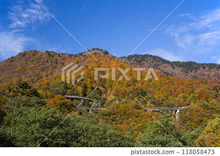 《Autumn leaves in Oku-Hida》View from Hirayu Onsen town towards Hirayu Tunnel on Route 158 118058473