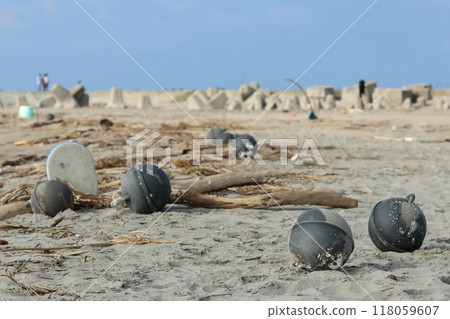 A fishing float washed up on the shore by a typhoon 118059607