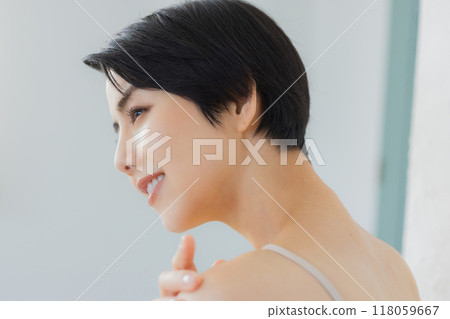 Beauty image of a woman with short hair 118059667