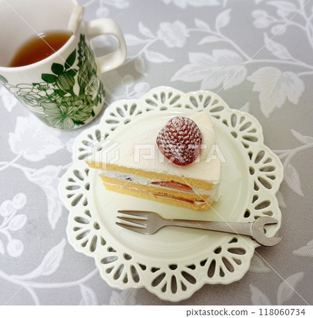 Enjoy tea time with your favorite tableware Enjoy tea time with your favorite tableware 118060734