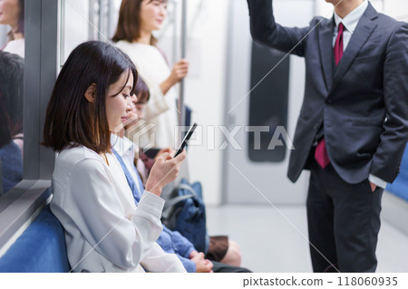 Electric train  118060935