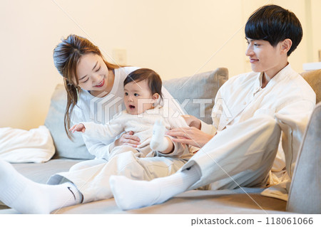 Babies and families Babies and families 118061066
