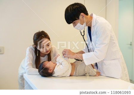 Babies and families Babies and families 118061093