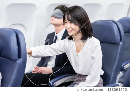 在飛機的飛機裡面 118061250