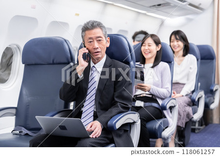 在飛機的飛機裡面 在飛機的飛機裡面 118061257