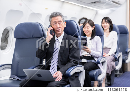 在飛機的飛機裡面 在飛機的飛機裡面 118061258