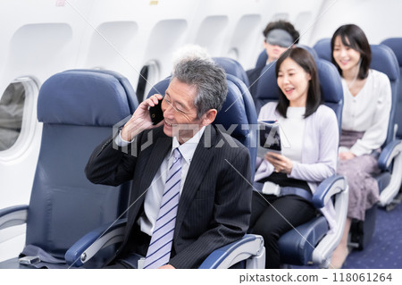 在飛機的飛機裡面 在飛機的飛機裡面 118061264