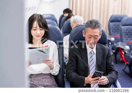 在飛機的飛機裡面 118061266