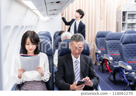 在飛機的飛機裡面 118061270