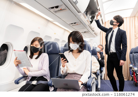 在飛機的飛機裡面 118061274