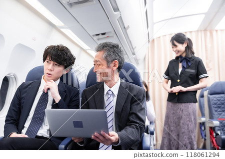 在飛機的飛機裡面 118061294