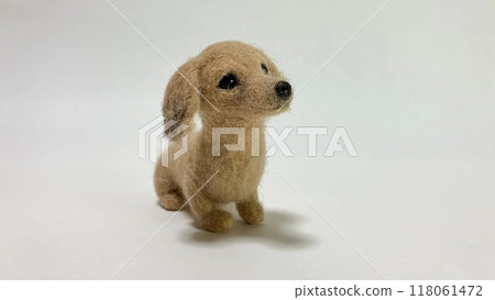 羊毛氈製成的迷你臘腸犬 118061472