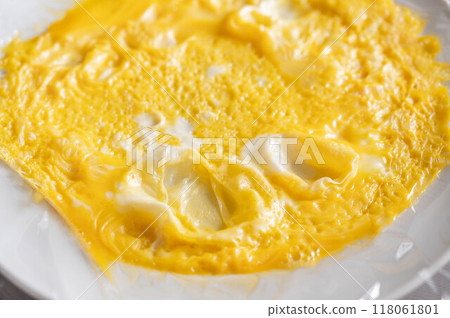 Thinly fried eggs in the microwave Thinly fried eggs in the microwave 118061801