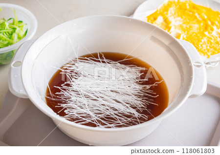 用微波爐做的粉絲沙拉 118061803