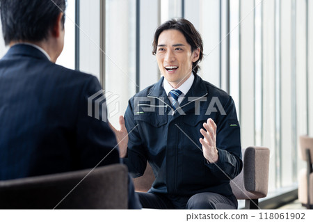 中年商人解說攝影合作：電波學園教育法人、東京電子學專業學校 118061902