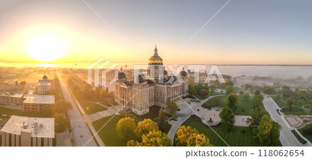 Des Moines, Iowa, USA with the Capitol Building 118062654