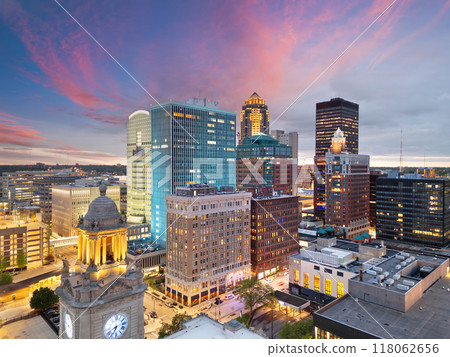Des Moines, Iowa, USA Skyline at Dusk 118062656