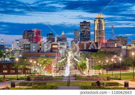 Des Moines, Iowa, USA Downtown City Skyline 118062663