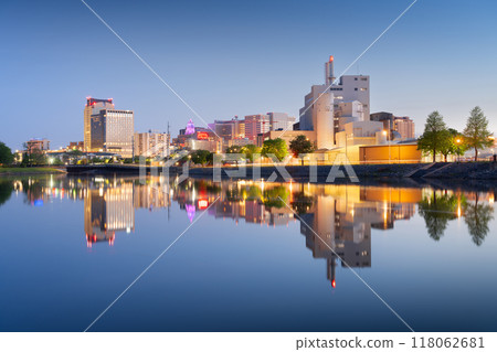 Rochester, Minnesota, USA Cityscape on the Zumbro River 118062681