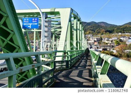 Fuji City: Fujikawa Bridge over the Fuji River and mountain ranges Fuji City: Fujikawa Bridge over the Fuji River and mountain ranges 118062748