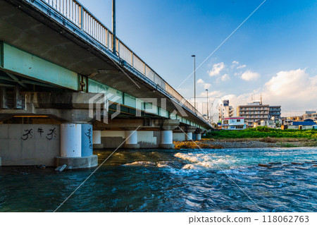 Sunset bridge 118062763