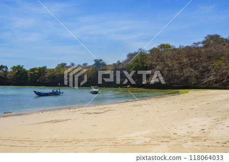 scene of a pristine beach near Pink Beach in Lombok, Indonesia. 118064033