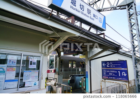 Entrance to Horikiri Station 118065666