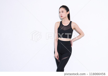 運動裝的女性 運動裝的女性 118066456