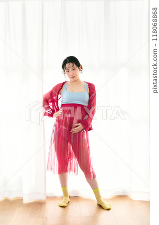 Pregnant women maternity 118068868