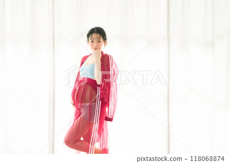 Pregnant women maternity 118068874