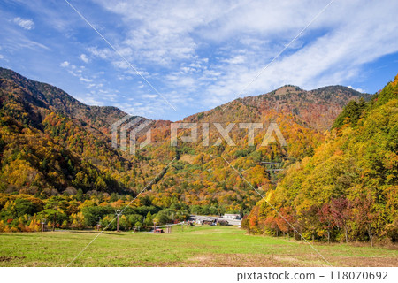 《Autumn at the Ski Resort》Vivid autumn foliage around Hirayu Onsen Ski Resort 《Autumn at the Ski Resort》Vivid autumn foliage around Hirayu Onsen Ski Resort 118070692