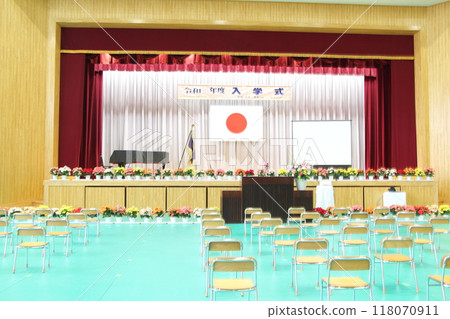 Entrance ceremony 118070911