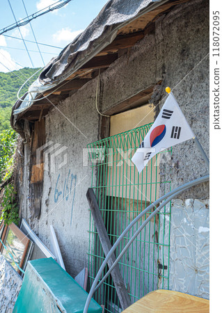 Scenery of Kowloon Village, Korea 118072095
