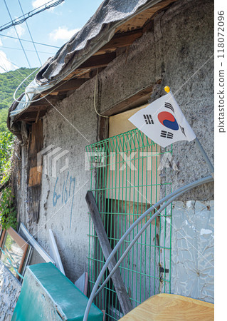 Scenery of Kowloon Village, Korea 118072096