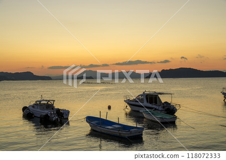 Sunrise at the fishing port in Setouchi Sunrise at the fishing port in Setouchi 118072333